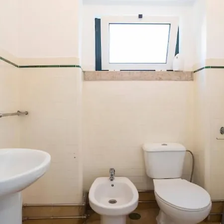 Pensjonat Brand New Fully Furnished Just 20 Meters From Anjos Metro Station - 2 Lizbona
