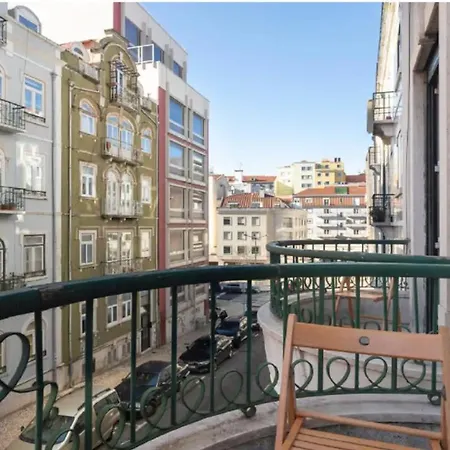 بيت ضيافة Brand New Fully Furnished Just 20 Meters From Anjos Metro Station - 2 *