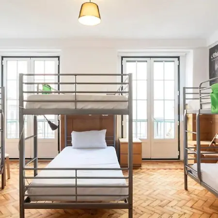 Pensjonat Brand New Fully Furnished Just 20 Meters From Anjos Metro Station - 2 Lizbona
