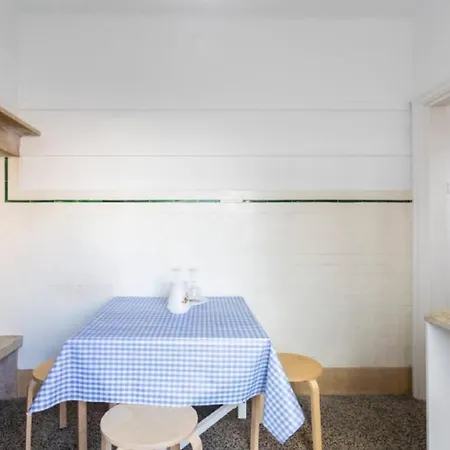 Brand New Fully Furnished Just 20 Meters From Anjos Metro Station - 2 Penzion